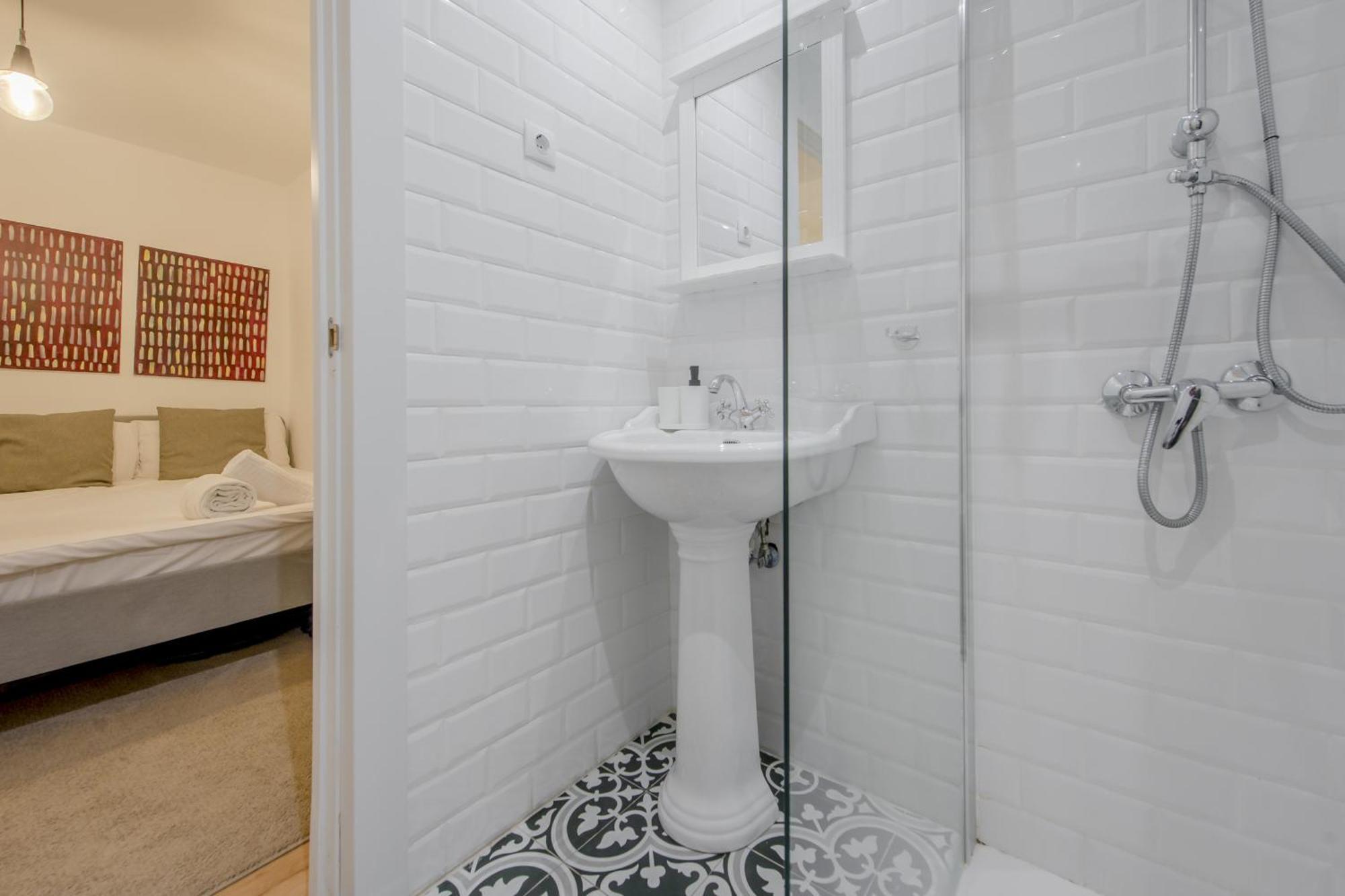 C-Cabeza Cool Apt Para 7 Al Lado De Tirso De Molina E1 Madrid Exterior photo